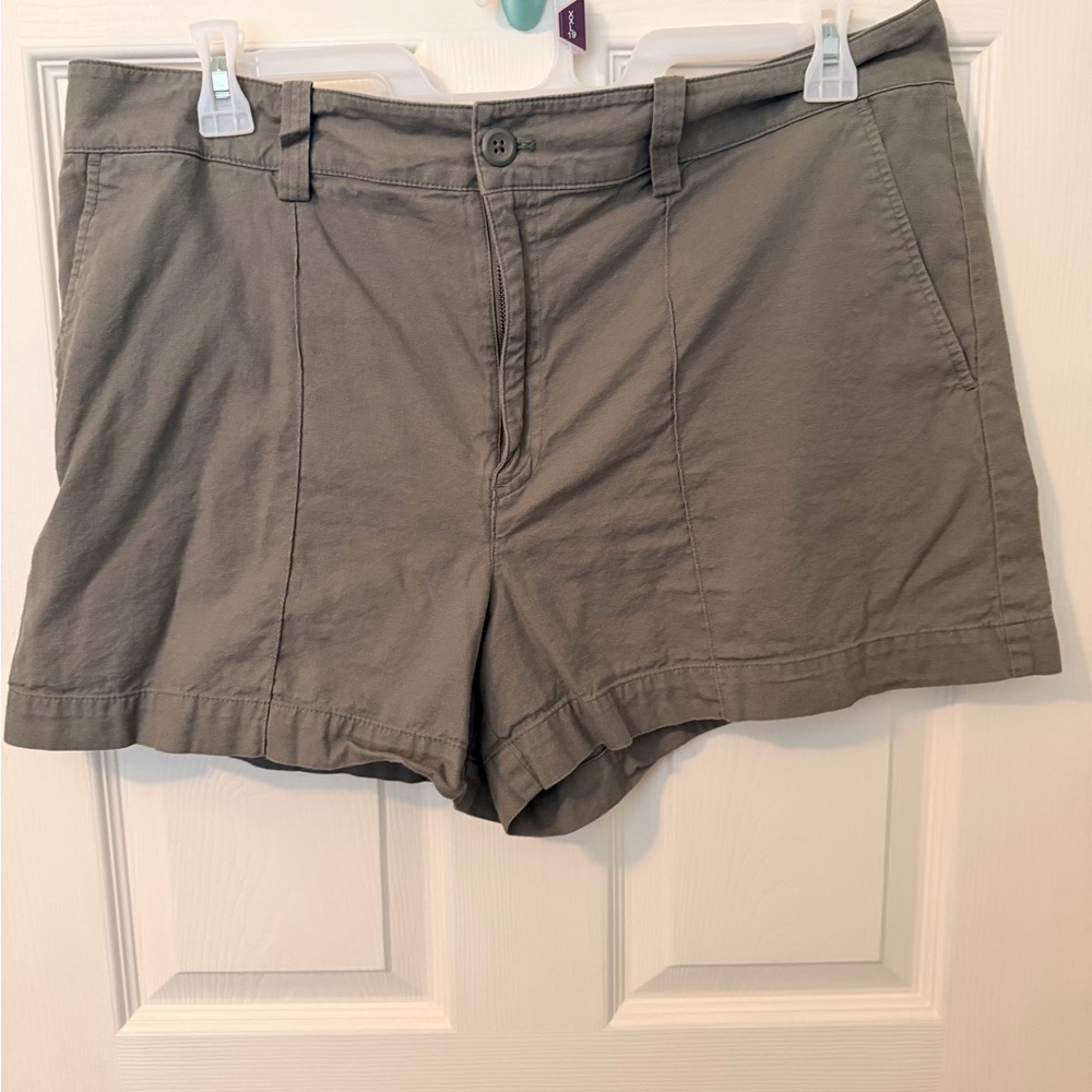 LOFT Olive Green Women's Casual Shorts